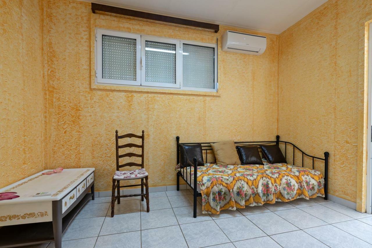 Garden Apartment Rétino Exterior foto